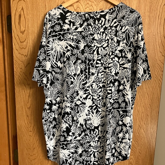 👚LuLaRoe Irma - Size Medium - Picture 2 of 6